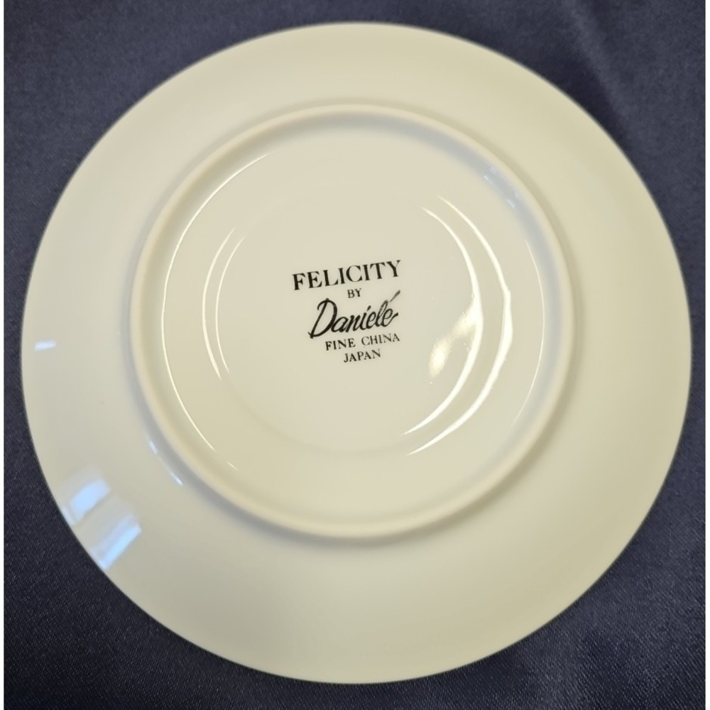 25 pc. Felicity By Daniele, Cups, Saucers, Fruit bowls, Sm. Plates - Picture 5 of 6
